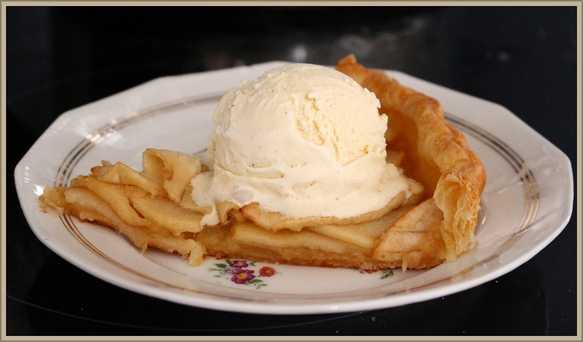Apple-pie-with-ice-cream